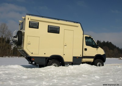 Reisemobil auf Iveco Daily-Basis mit permanentem Allradantrieb und Expeditionsausrüstung