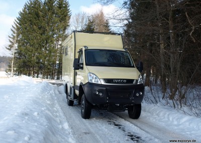 Reisemobil auf Iveco Daily-Basis mit permanentem Allradantrieb und Expeditionsausrüstung