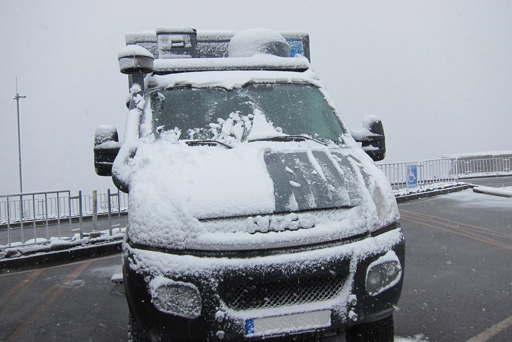 Expeditionsfahrzeuge im Winter